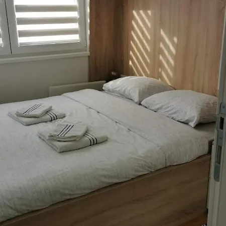 Vukov Vis 09 - With A Bedroom